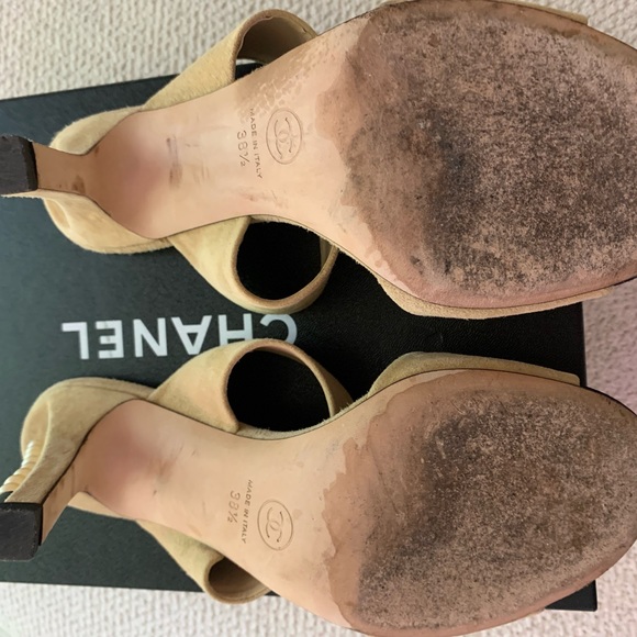 CHANEL suede mules with Pearl heels - Picture 5 of 8